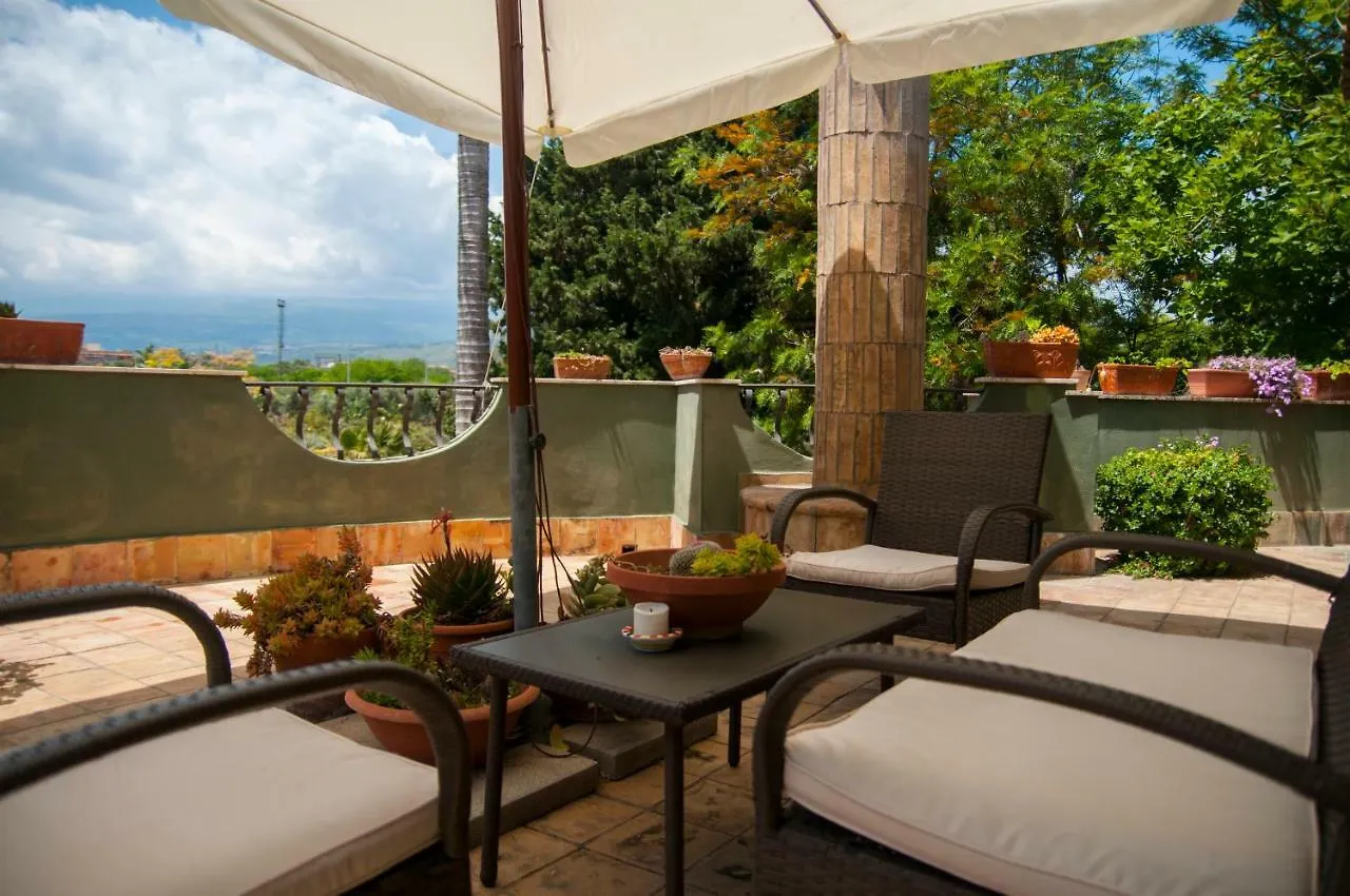 B&B La Villa Giardini Naxos 3*,